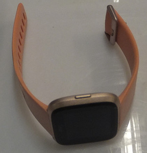 Nutikellad Fitbit Versa FB505 + laadija (6 foto / 6)