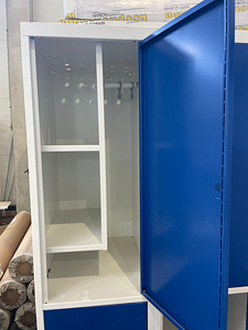 Металлические шкафы (2 фото из 2)