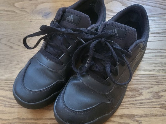 Adidas nr 37,5