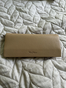 Солнцезащитные очки Max Mara (1 фото из 4)