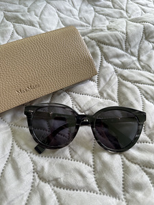 Солнцезащитные очки Max Mara (2 фото из 4)