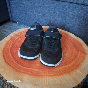Кроссовки Nike р.27,5 (1 фото из 2)