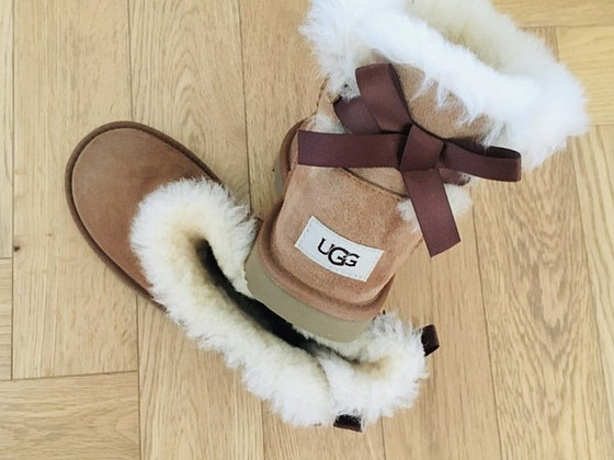 UGG