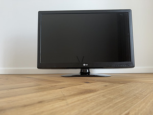 Телевизор LG (1 фото из 3)