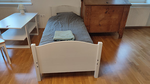 Müüa täispuidust 80cm voodi koos madratsiga (1 foto / 2)