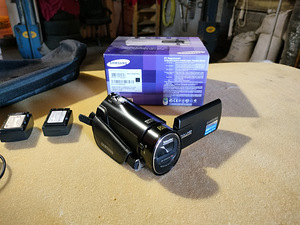 Видеокамера Samsung HMX-H304BP/EDC (4 foto / 4)