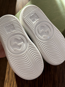 Gucci (дети) размер 20 (5 фото из 6)