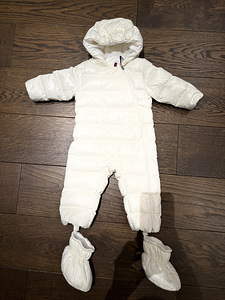 Moncler baby snowsuit (1 foto / 8)
