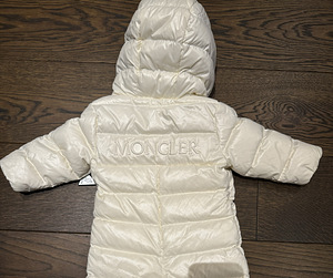 Moncler baby snowsuit (4 foto / 8)
