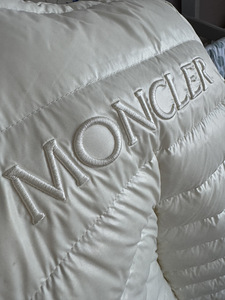 Moncler baby snowsuit (7 foto / 8)