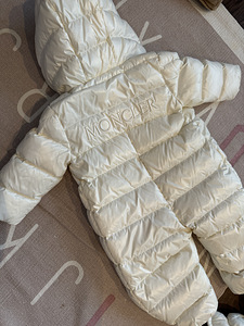 Moncler baby snowsuit (8 foto / 8)