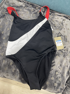 Uus Nike ujumistrikoo (1 foto / 2)