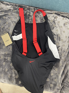 Uus Nike ujumistrikoo (2 foto / 2)