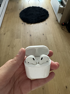 Air Pods (2 foto / 3)