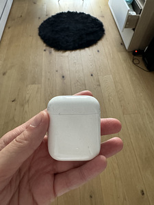 Air Pods (3 foto / 3)