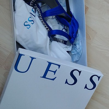 Босоножки Guess