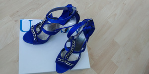 Босоножки Guess (3 фото из 5)