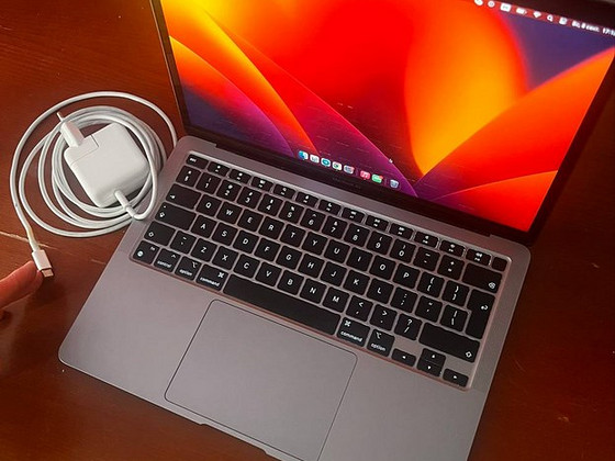 Mac Book M1