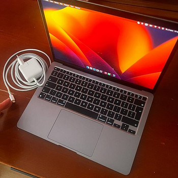 Mac Book M1