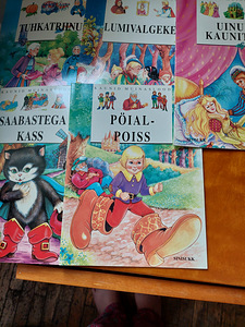 Сказочные книги (2 фото из 2)