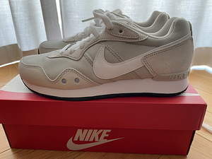Nike Venture Runner tossud, nr 39 (1 foto / 8)