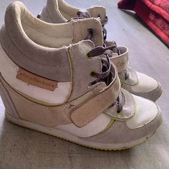 Calvin Klein tossud 39