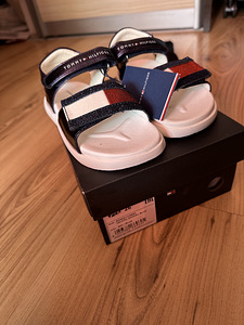 Сандалии Tommy Hilfiger (2 фото из 2)