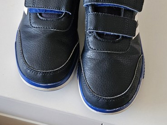 Adidase tossud
