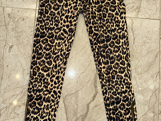 Juicy Couture брюки скинни с леопардовым принтом в отличном состоянии.