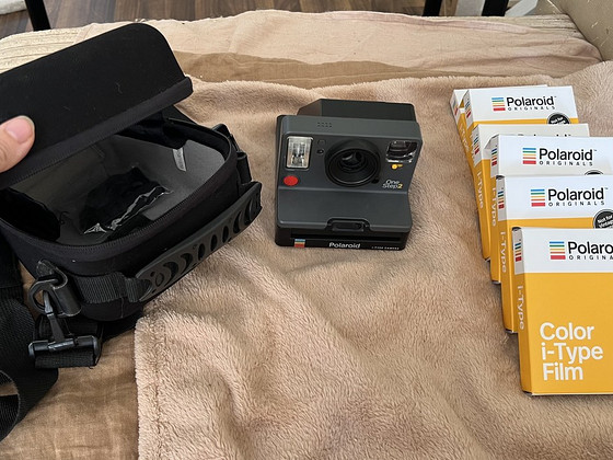 Polaroid OneStep 2 Графитовая камера + пленка Color Film