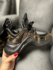 Louis Vuitton Arclight Sneakers. Nagu uued! (6 foto / 6)