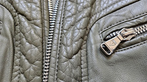 Guess nahktagi, suurus S (6 foto / 6)