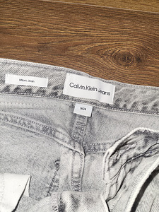Джинсы Calvin Klein (2 фото из 3)