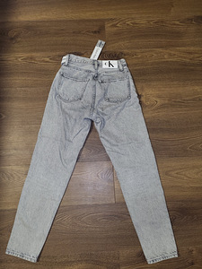 Джинсы Calvin Klein (3 фото из 3)