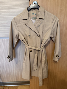 Плащ, пальто на девочку Zara. Размер 8 лет на 128 см. (2 фото из 2)