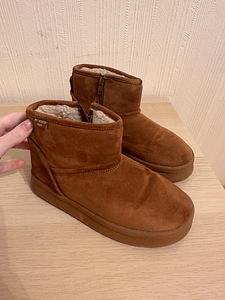 Ботинки угги Zara (1 фото из 4)