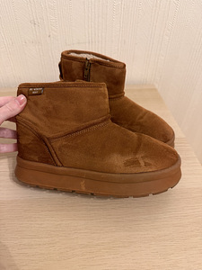 Ботинки угги Zara (4 фото из 4)