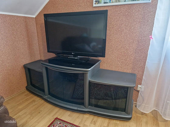 Тумба под ТВ со стеклом