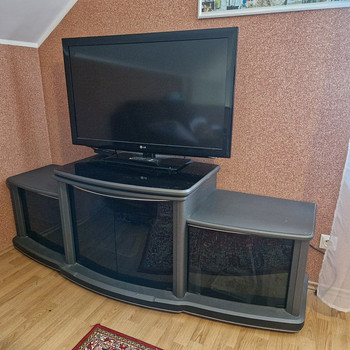 Тумба под ТВ со стеклом
