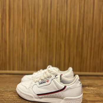 Adidas tossud