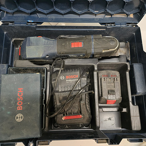 Multitööriist Bosch GOP 18V-28 + aku 2tk + laadija + kovher (2 foto / 8)