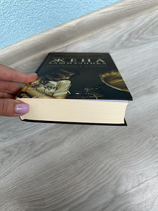 Книги на русском языке (2 фото из 3)
