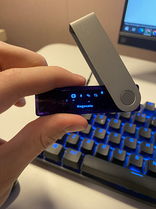 Ledger nano x (3 foto / 6)