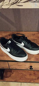 Кроссовки фирмы nike (1 фото из 1)