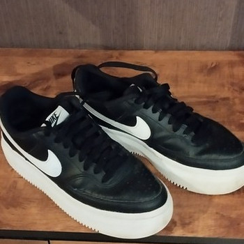 Кроссовки фирмы nike
