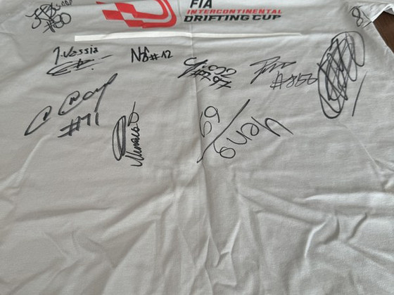 FIA International Drift Cup autogrammidega t-särk