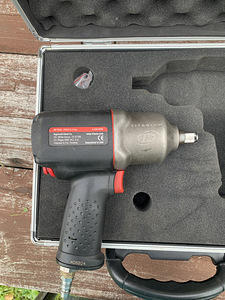 Пневматический ударный гайковерт Ingersoll Rand 2135QTi 1/2 (3 фото из 3)