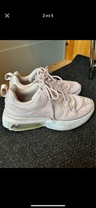 Кроссовки Nike (2 фото из 5)