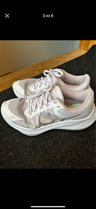 Кроссовки Nike (4 фото из 6)