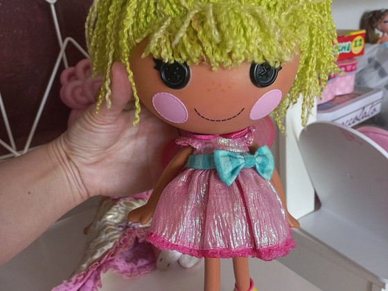 Кукла Lalaloopsy Pix E Flutters с зелеными петлями и крыльям